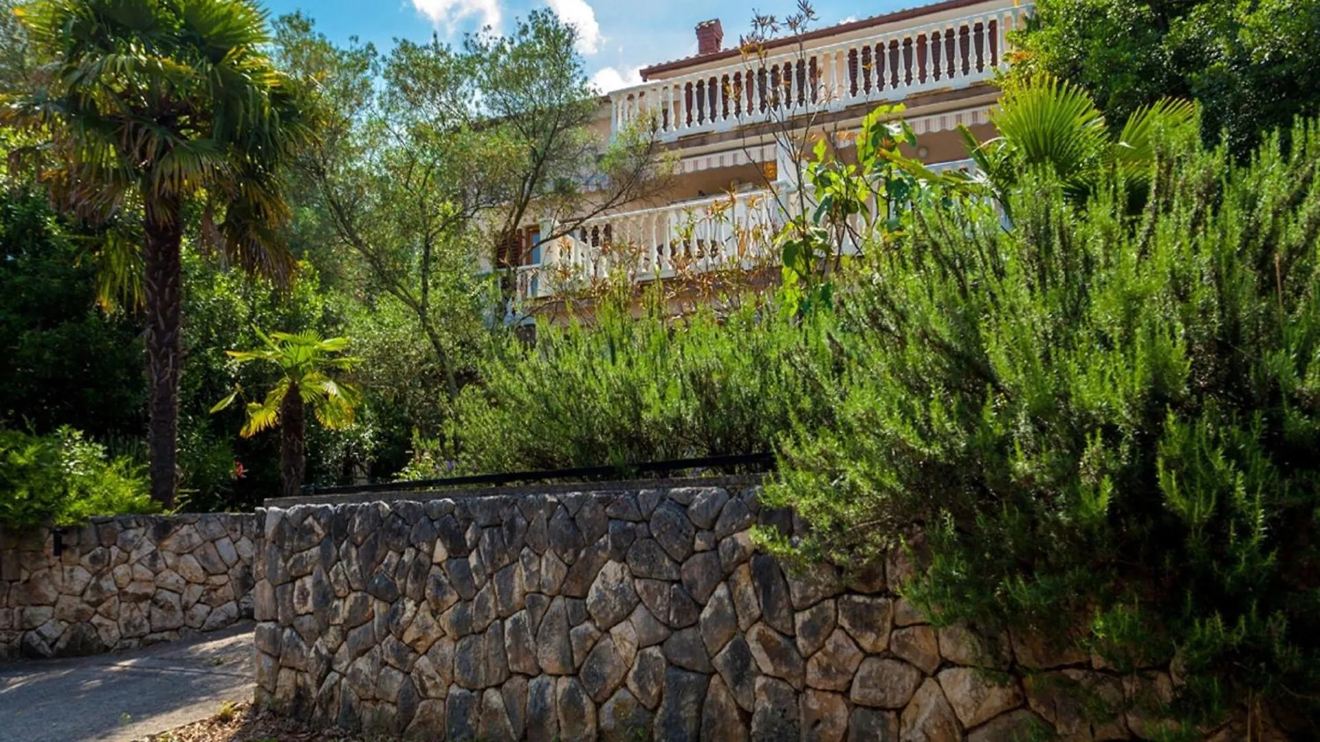 Cosy Apartment In Malinska Near Sea