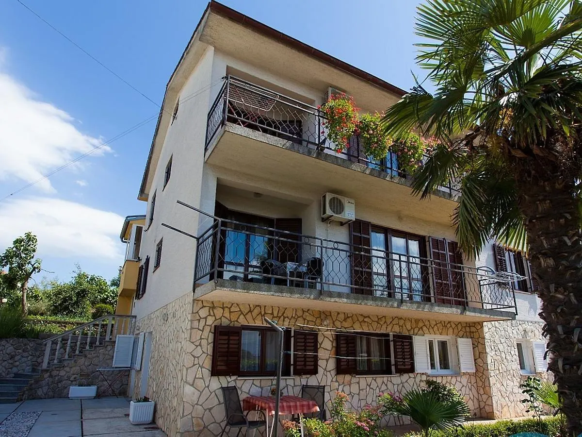 Cosy Apartment In Malinska Near Sea